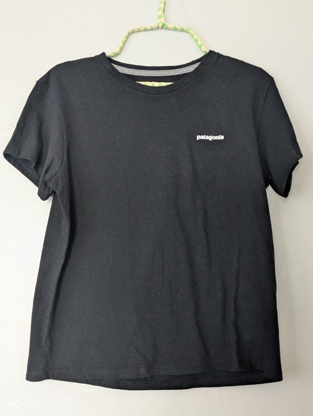 NWT Patagonia Women's P-6 Logo Responsibili-Tee - Black